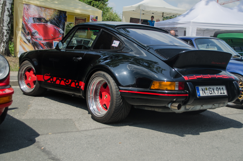 Illustration for article titled Photodump: A classic Porsche car meet.